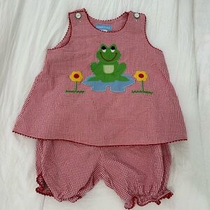Monday’s Child 100% cotton Red Gingham Frog design set/ bubble shorts